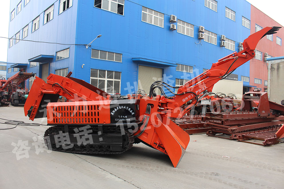 履帶折尾扒渣機(jī).jpeg 履帶折尾扒渣機(jī).jpeg