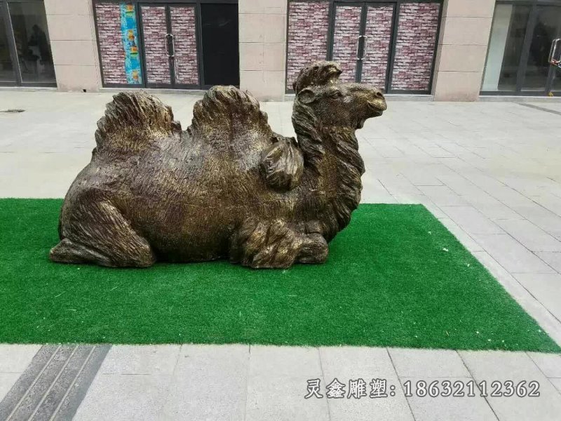 跪姿駱駝動物景觀銅雕