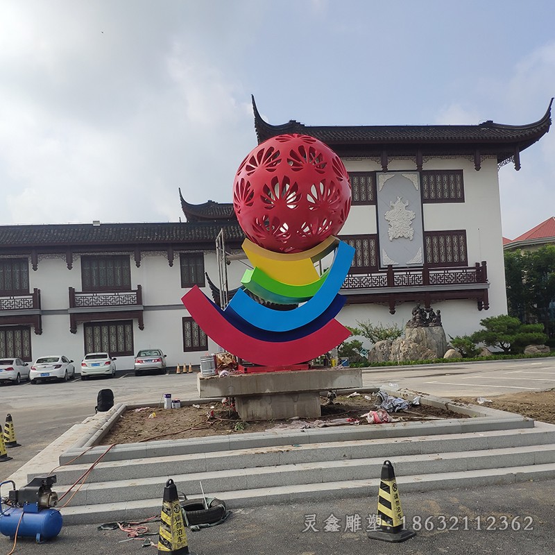 不銹鋼彩繪鏤空球廣場雕塑