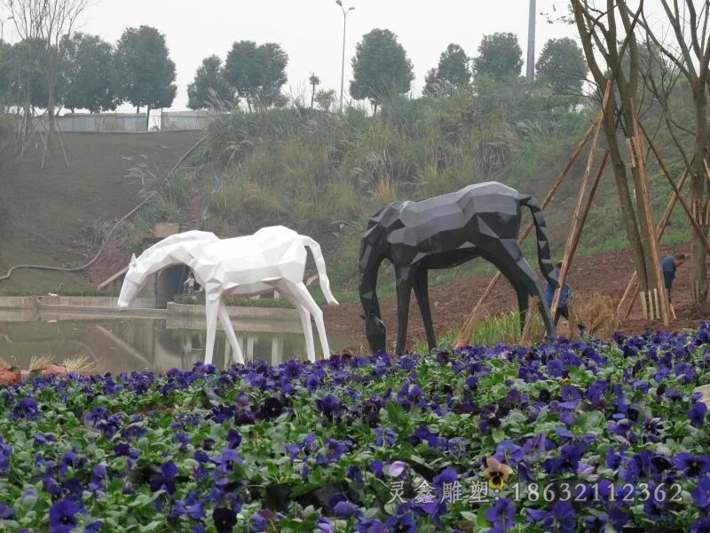 不銹鋼抽象馬公園景觀雕塑