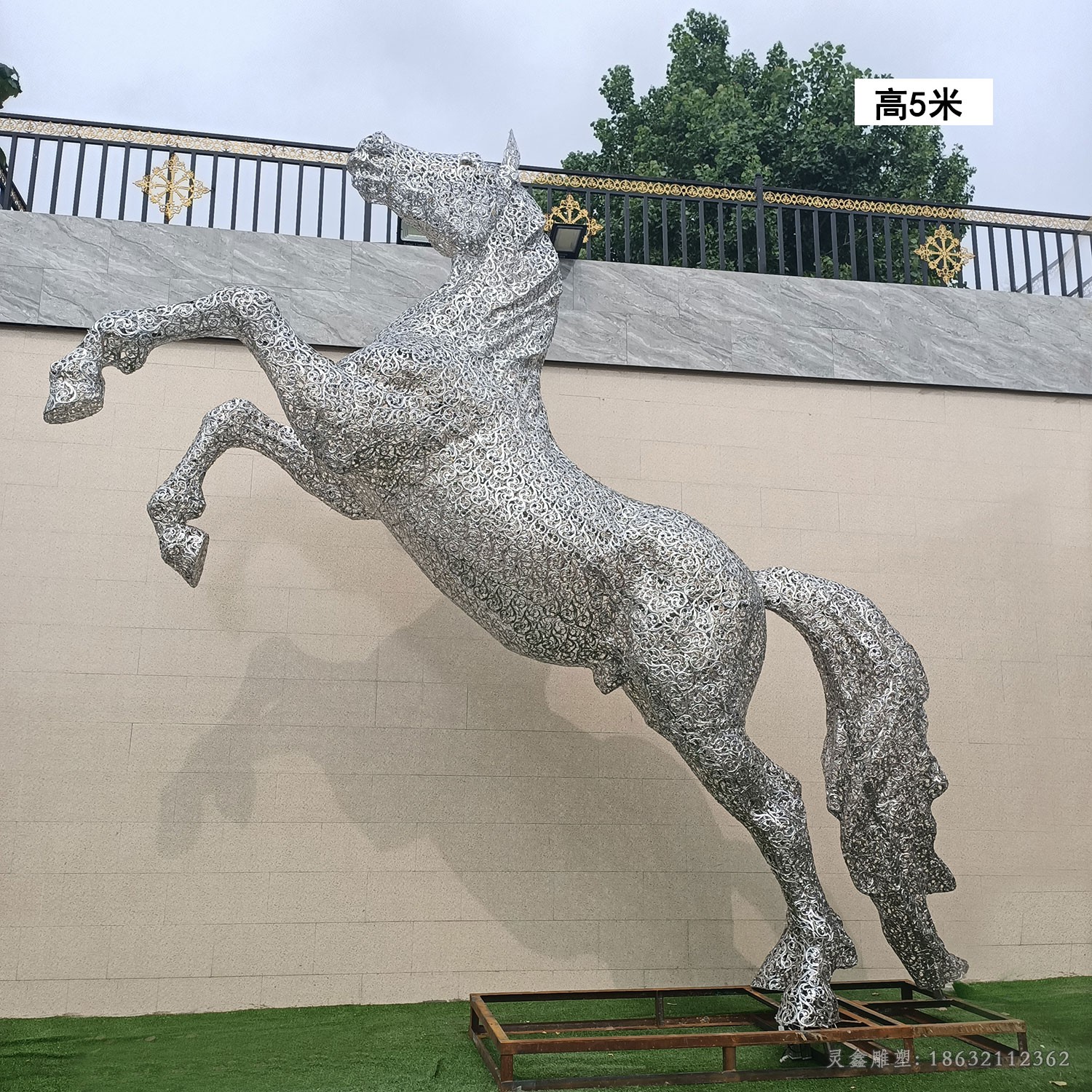 不銹鋼鏤空馬校園雕塑