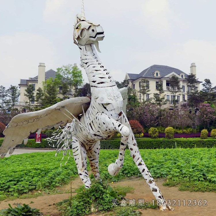 不銹鋼鏤空馬園林雕塑