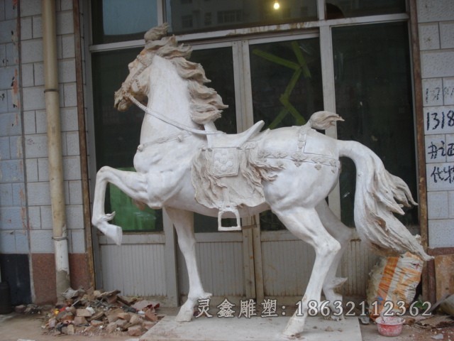 站姿馬動(dòng)物園林銅雕