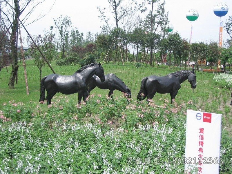 站姿馬動物園林銅雕