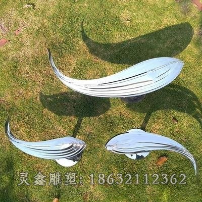 不銹鋼鏡面魚小區(qū)雕塑