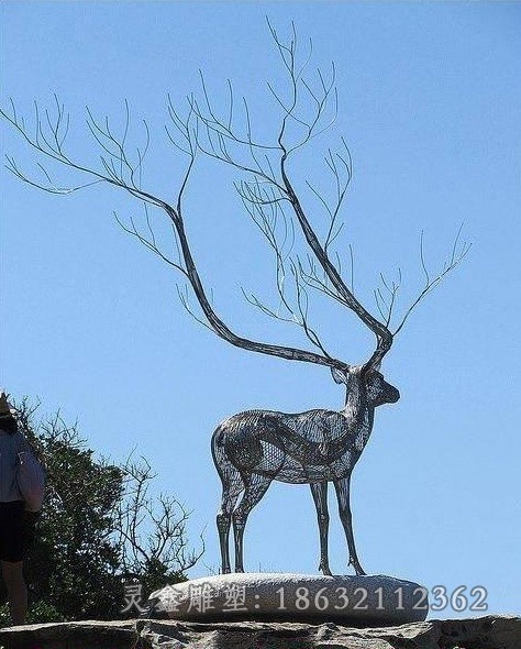 不銹鋼站姿鏤空鹿公園雕塑