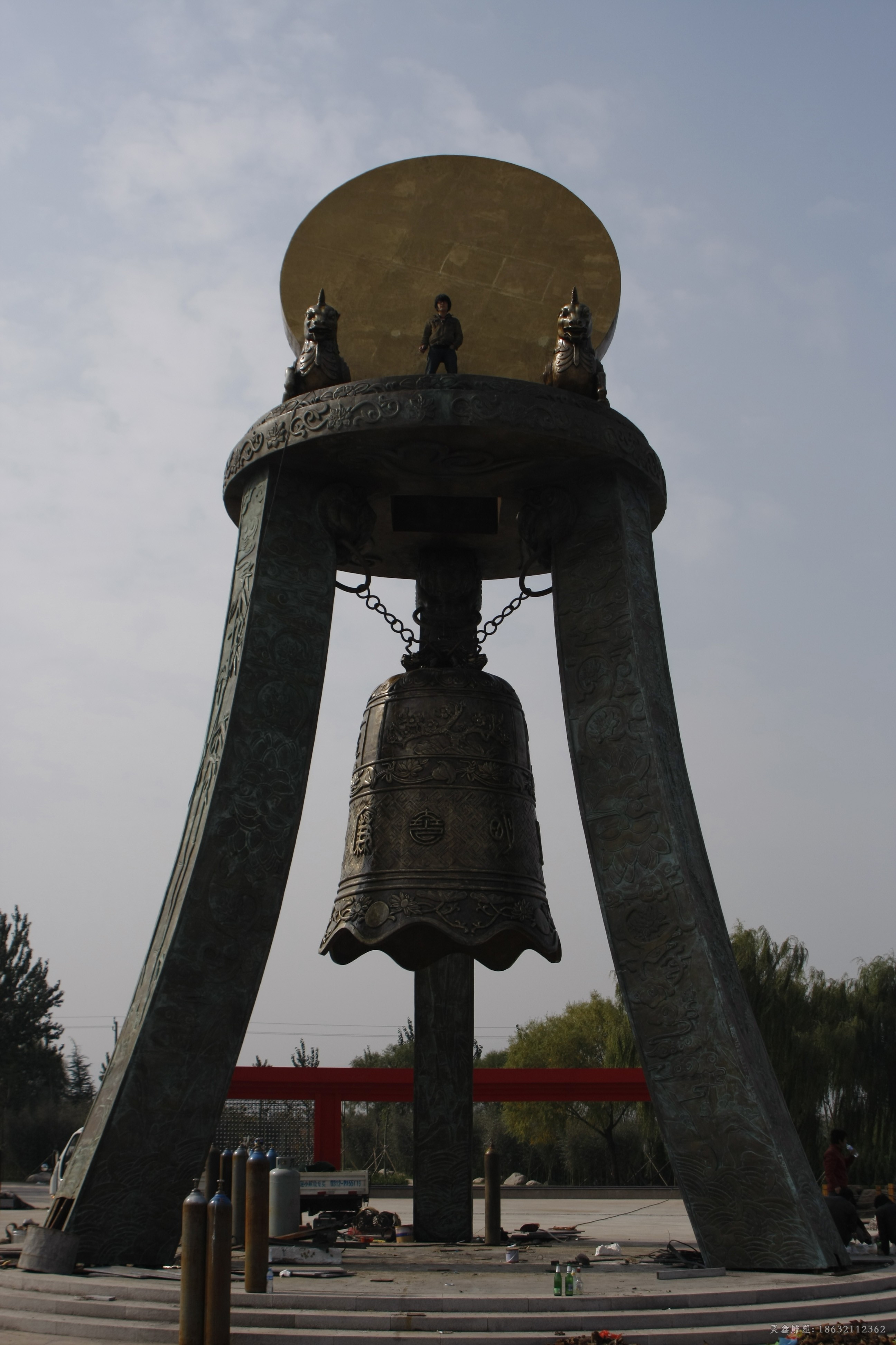 古代銅鐘街邊標(biāo)志銅雕